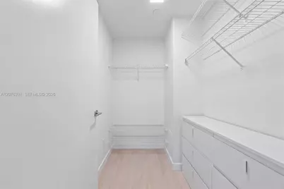 77 SE 5th St #2805, Miami, FL 33131 - Photo 9