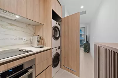 77 SE 5th St #2805, Miami, FL 33131 - Photo 3