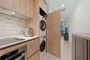 77 SE 5th St, Miami, FL 33131 - Photo 3