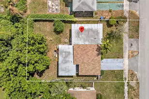 835 NW 84th St, Miami, FL 33150 - Photo 5