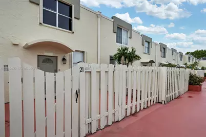 1655 NE 115th St #21B, Miami, FL 33181 - Photo 3