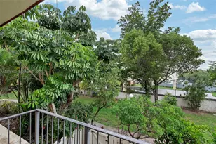 1655 NE 115th St, Miami, FL 33181 - Photo 5