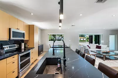 10658 NE 11th Ave, Miami Shores, FL 33138 - Photo 5