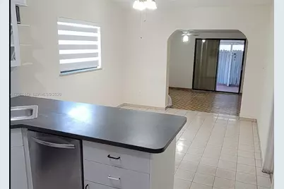 2121 W 54th St, Hialeah, FL 33016 - Photo 11