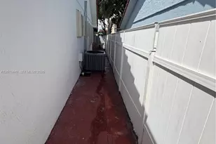 2121 W 54th St, Hialeah, FL 33016 - Photo 21