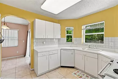 15822 SW 16th Ct, Pembroke Pines, FL 33027 - Photo 13