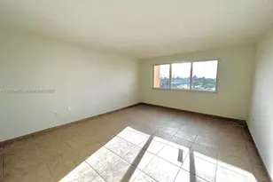 7010 NW 186th St, Hialeah, FL 33015 - Photo 11