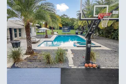 400 NE 2nd St, Pompano Beach, FL 33060 - Photo 23