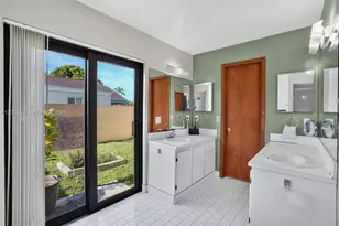 15660 SW 152nd Pl, Miami, FL 33187 - Photo 19