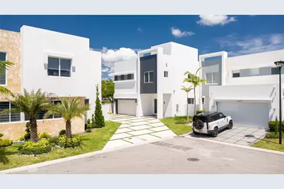 10381 NW 67th Ter, Doral, FL 33178 - Photo 1