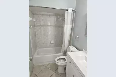 1072 NW 139th Ter, Pembroke Pines, FL 33028 - Photo 9