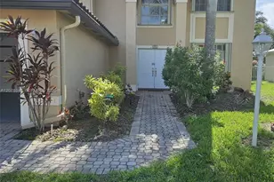1072 NW 139th Terrace, Pembroke Pines, FL 33028 - Photo 3
