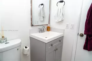 854 NW 87th Ave, Miami, FL 33172 - Photo 9