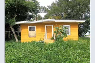 398 Cypress Ave, Pahokee, FL 33476 - Photo 1