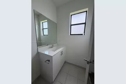 519 NE 208th Ter, Miami, FL 33179 - Photo 19