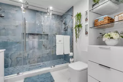 1270 W 64th Ter, Hialeah, FL 33012 - Photo 23