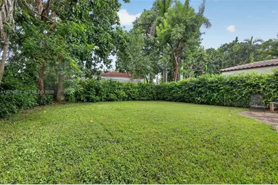 704 NE 88th St, Miami, FL 33138 - Photo 23