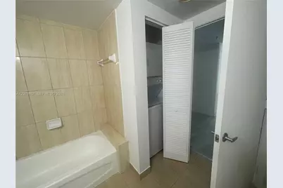 1750 N Bayshore Dr #3403, Miami, FL 33132 - Photo 15