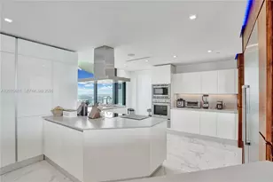 4000 Island Blvd, Aventura, FL 33160 - Photo 9