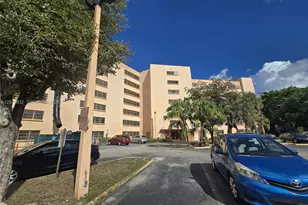 9688 Fontainebleau Blvd, Miami, FL 33172 - Photo 15