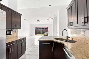19181 NW 89th Ave, Hialeah, FL 33018 - Photo 13