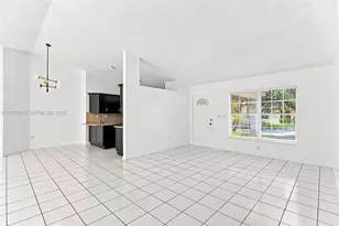 19181 NW 89th Ave, Hialeah, FL 33018 - Photo 11