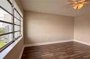 879 NE 195th St, Miami, FL 33179 - Photo 17
