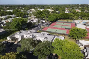 1541 NW 113th Ave, Pembroke Pines, FL 33026 - Photo 5