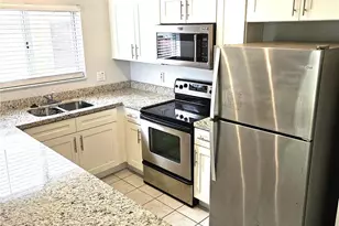 405 Kelly Ln, Weston, FL 33326 - Photo 7