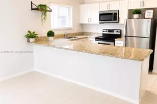 405 Kelly Ln, Weston, FL 33326 - Photo 5