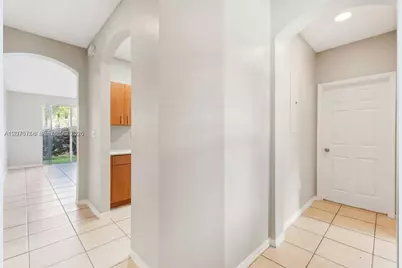 4240 NE 9th St, Homestead, FL 33033 - Photo 5
