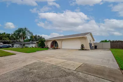 603 Wood Rd, Other City - In The State Of Florida, FL 33584 - Photo 3