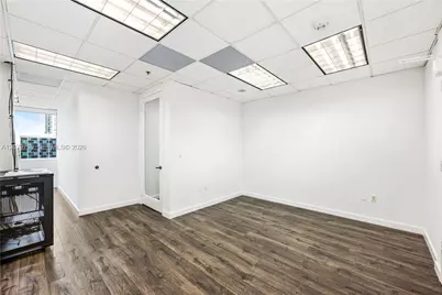 150 SE 2nd Ave #1010, Miami, FL 33131 - Photo 5