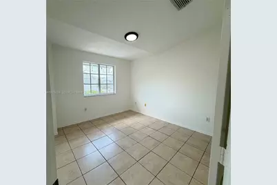 923 SE 16th Ct, Homestead, FL 33034 - Photo 7