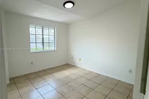 923 SE 16th Ct, Homestead, FL 33034 - Photo 7