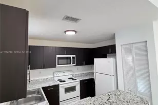 923 SE 16th Ct, Homestead, FL 33034 - Photo 3