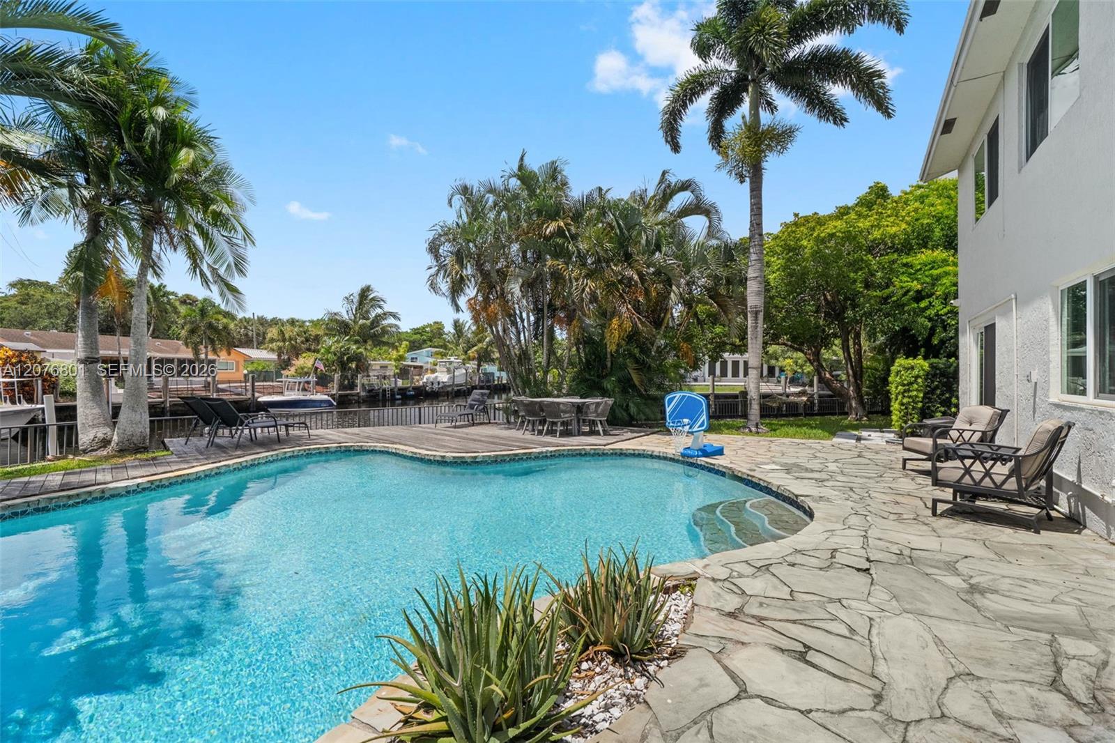 1617 SW 17th Ave main architectural view