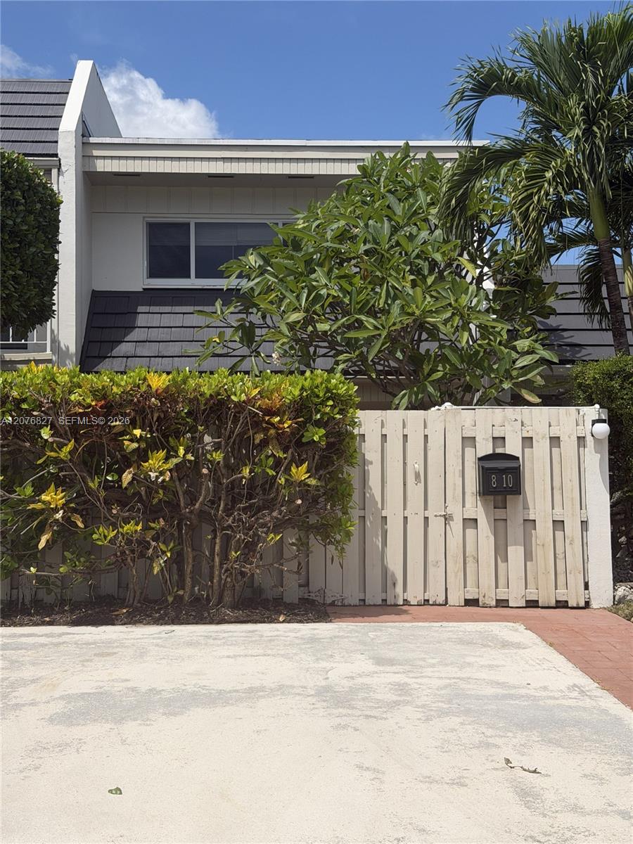 8110 SW 82nd Ct #8110 - 8110 SW 82nd Ct #8110, Miami, FL 33143 Luxury Property | Jose Angel Pina