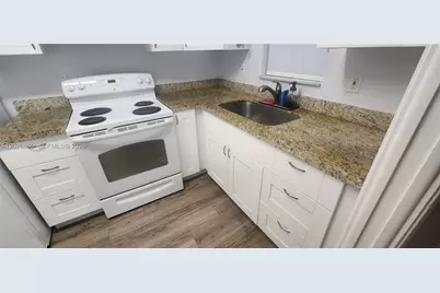 1555 N 12th Ct #8B, Hollywood, FL 33019 - Photo 15
