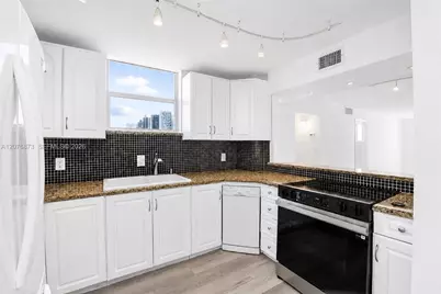 1045 10th St #604, Miami Beach, FL 33139 - Photo 5