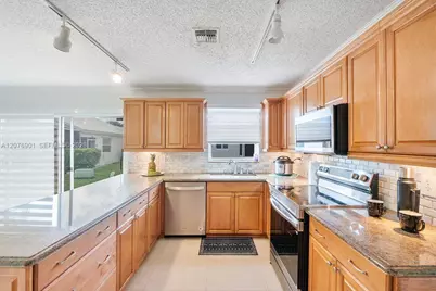 9602 NW 8th Cir, Plantation, FL 33324 - Photo 13