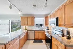 9602 NW 8th Cir, Plantation, FL 33324 - Photo 13