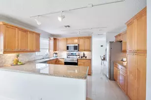 9602 NW 8th Cir, Plantation, FL 33324 - Photo 11