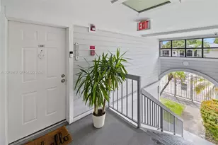 827 NE 199th St, Miami, FL 33179 - Photo 29