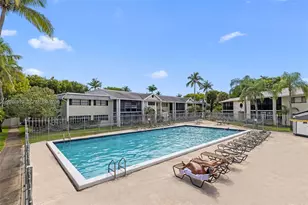 827 NE 199th St, Miami, FL 33179 - Photo 17
