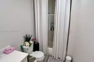 9271 NW 16th St, Pembroke Pines, FL 33027 - Photo 17