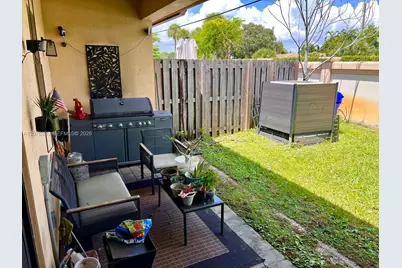 9271 NW 16th St, Pembroke Pines, FL 33027 - Photo 9