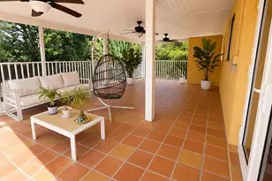 985 SW 10th St, Miami, FL 33130 - Photo 13