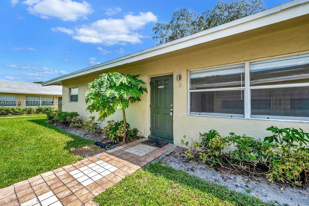 557 Kathy Ct - 557 Kathy Ct, Margate, FL 33068 Luxury Property | Jose Angel Pina