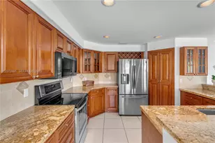 950 NW 197th Terrace, Pembroke Pines, FL 33029 - Photo 17